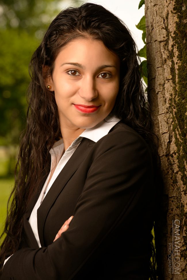 portrait-photography-ana-fortin-posing-with-arms-folded-against-tree