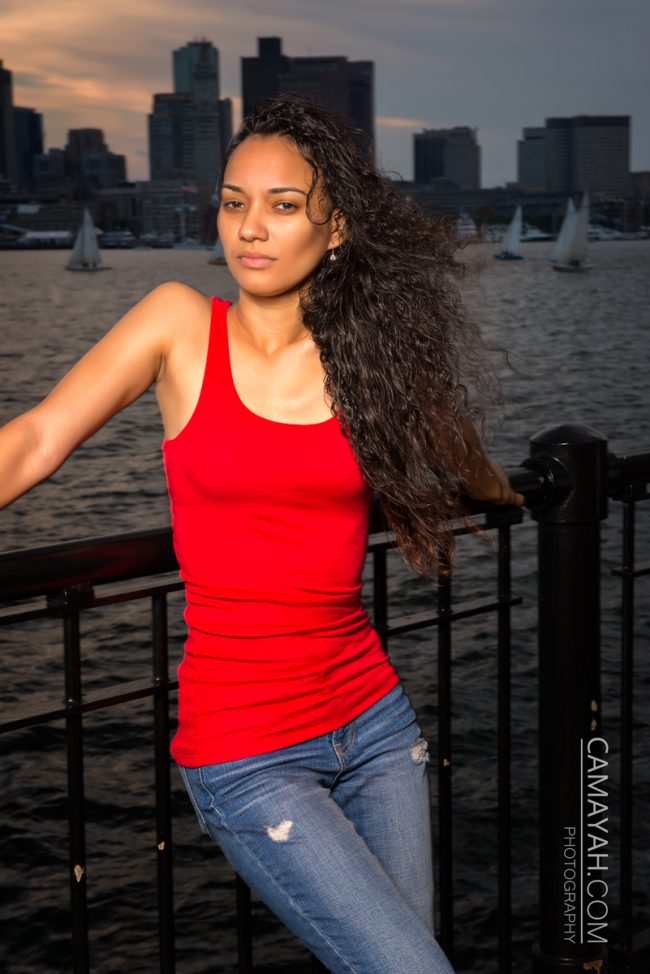 portrait-photography-model-posing-infront-of-ocean